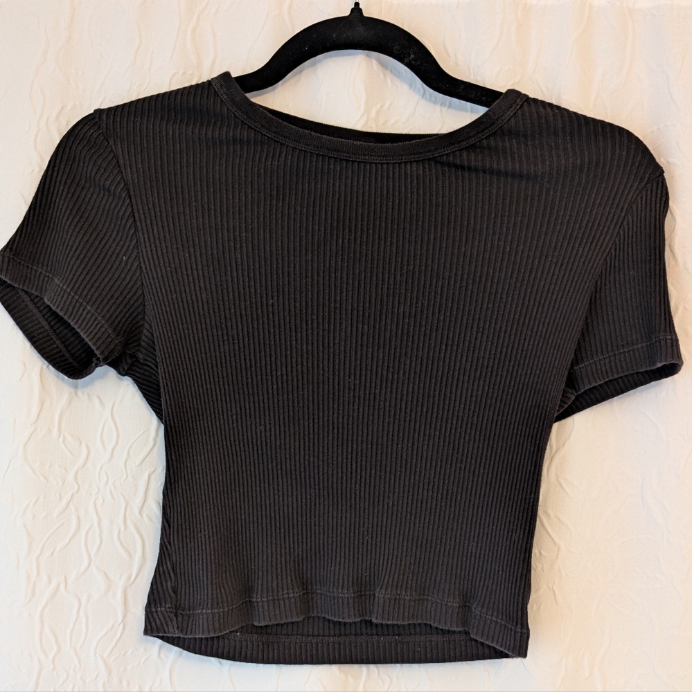 Uniqlo Black Ribbed Crop Top